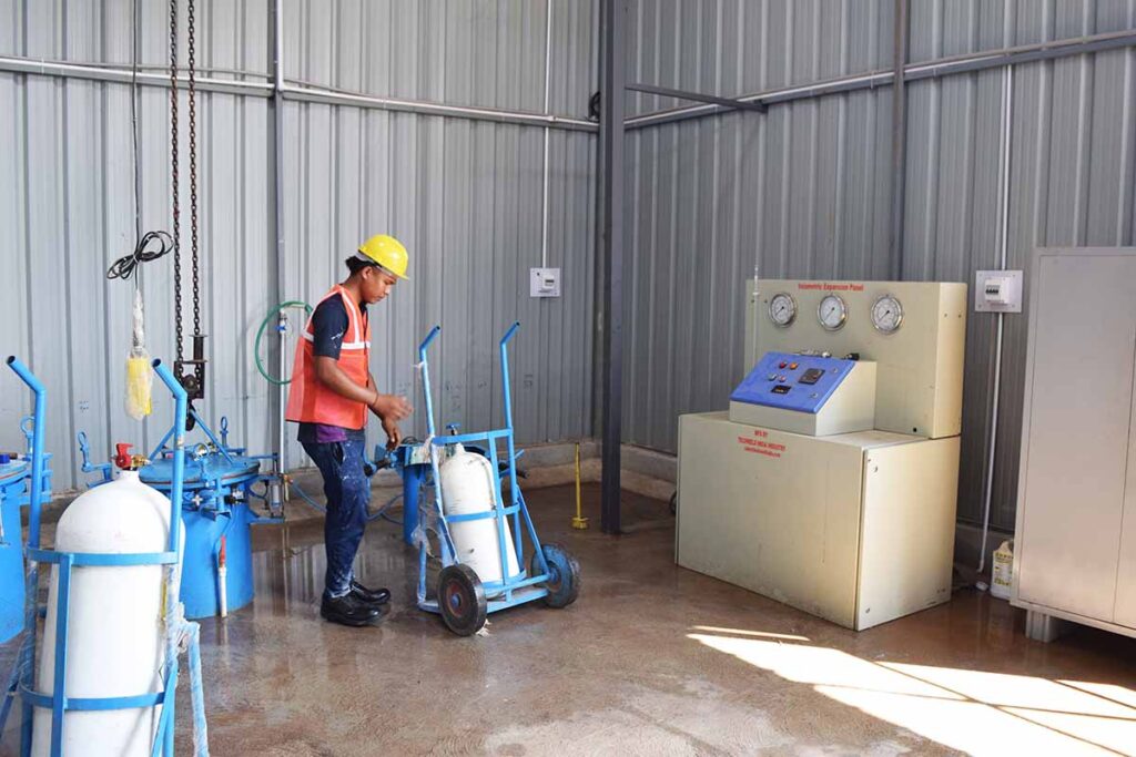 external cleaning at jilu auto gas