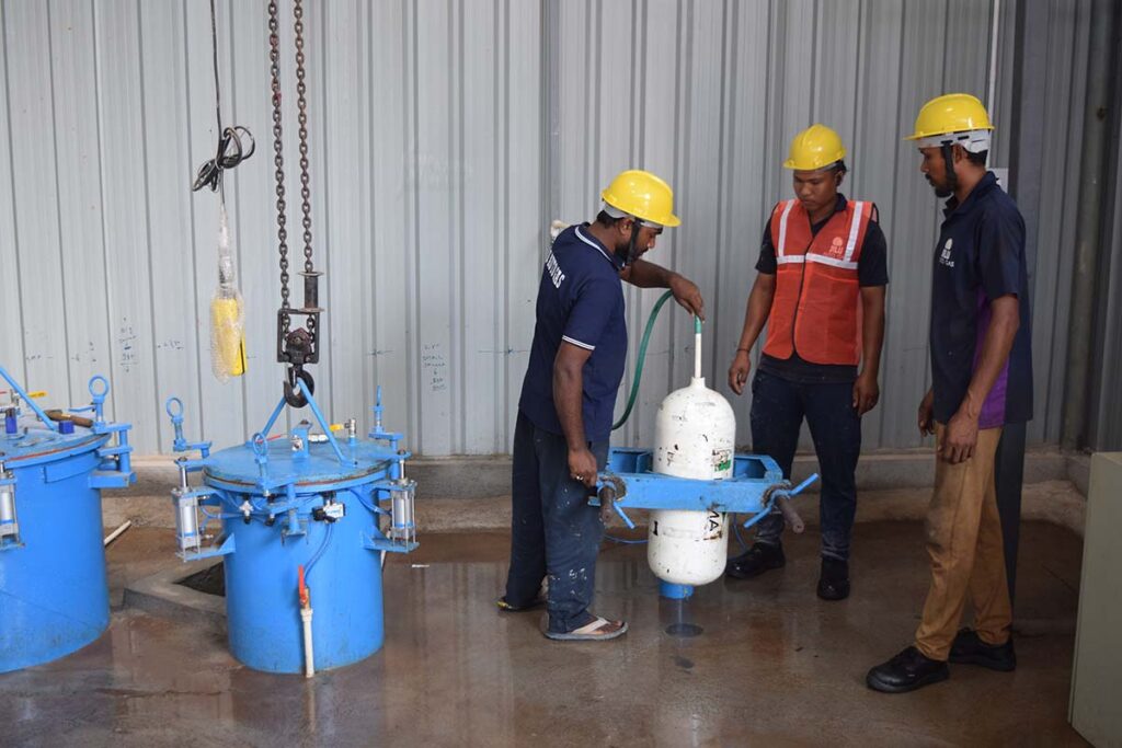 internal inspection and cleaning at jilu auto gas